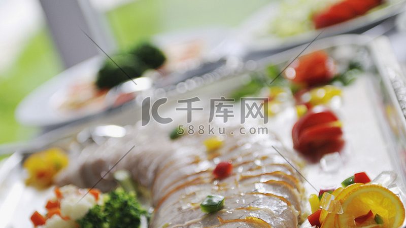 膨化食品加盟代理的费用主要包括以下几个方面：